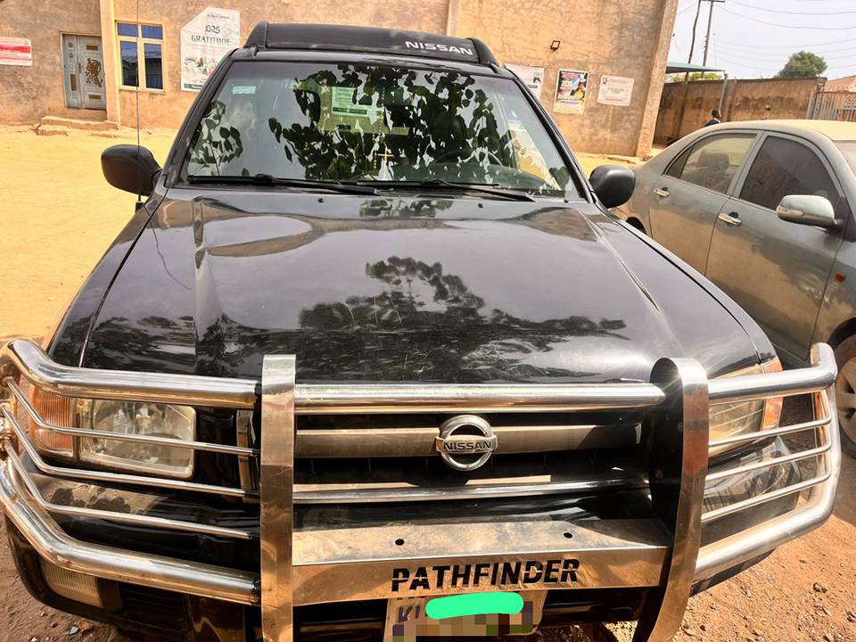 A picture of good deal 2004 model Nissan Pathfinder with direct Belgium engine