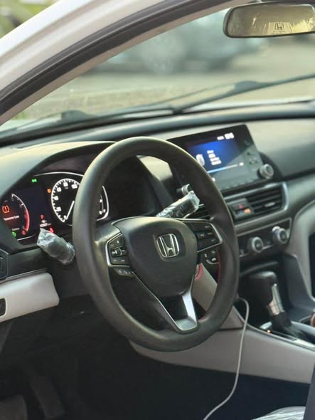 A picture of Distress direct Belgium 2020 Honda with complete duty going for