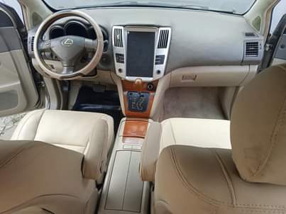 A picture of LEXUS RX330