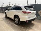 A picture of 2015 Highlander LE toks first body and accident free sparkling