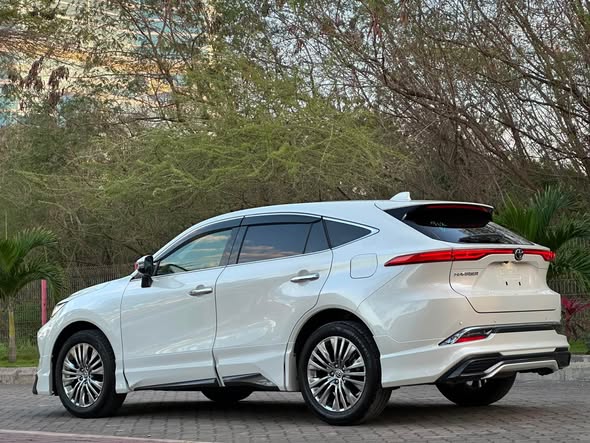 A picture of TOYOTA HARRIER NEW MODEL 2020 WHITE MODELISTA Z PACKAGE JBL