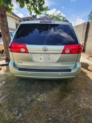 A picture of Direct Belgium Toyota sienna for sale not registered yet price