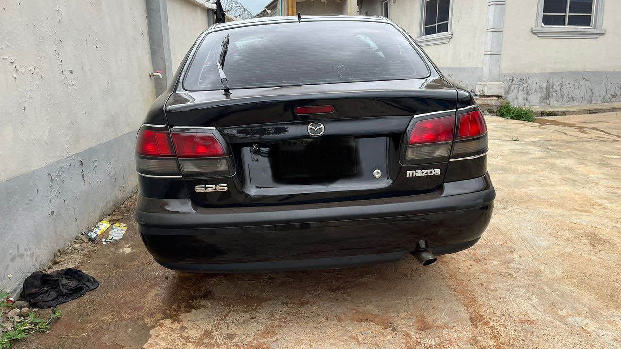 A picture of Mazda 626 Auto