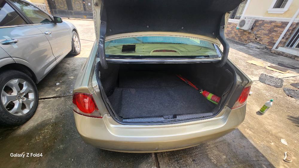 A picture of Honda civic i robot