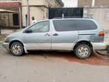 A picture of 2001Toyota Sienna in very good condition sound engine gear at