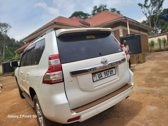 A picture of Land cruiser Prado Tx 2016 model diesel