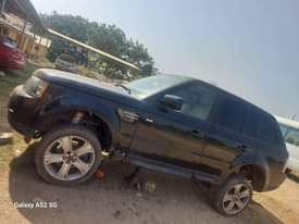 A picture of Range Rover sport HSE 2010 model