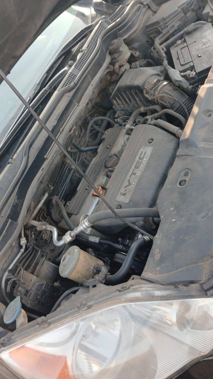 A picture of 2008 Honda crv engine and gear AC is working perfectly