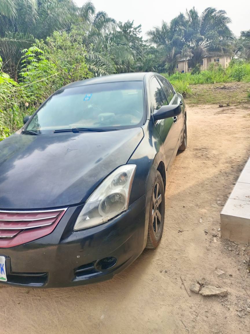 A picture of Urgent sale 2011 Nissan Altima in sharp condition