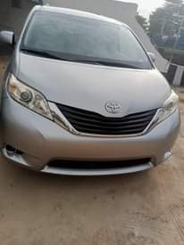 A picture of 012 Toyota sienna