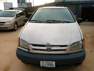 A picture of Another very sharp sienna In a pristine condition Engine perfect