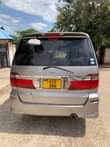 A picture of Toyota Alphard 2004