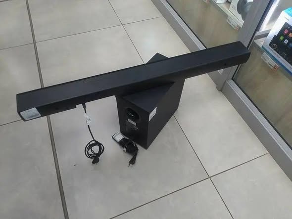 A picture of Hisense speaker bar and woofer
