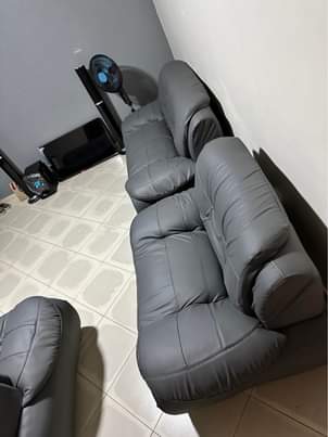 A picture of Sofa set