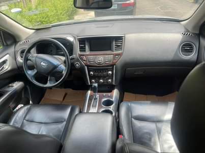 A picture of Nissan pathfinder