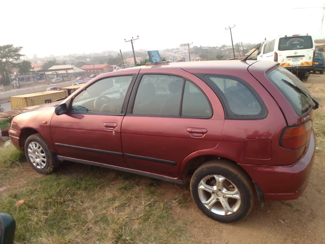 A picture of Nissan amira automatic gear painted good engine and gear buy