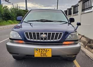 A picture of TOYOTA HARRIER OLD