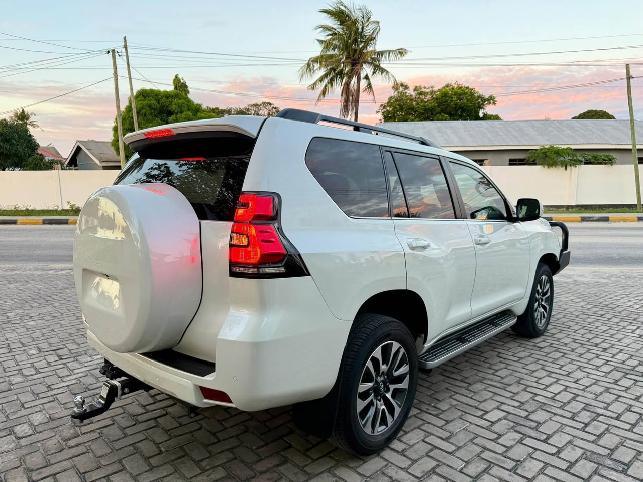 A picture of LAND CRUISER PRADO 2023 DIESEL