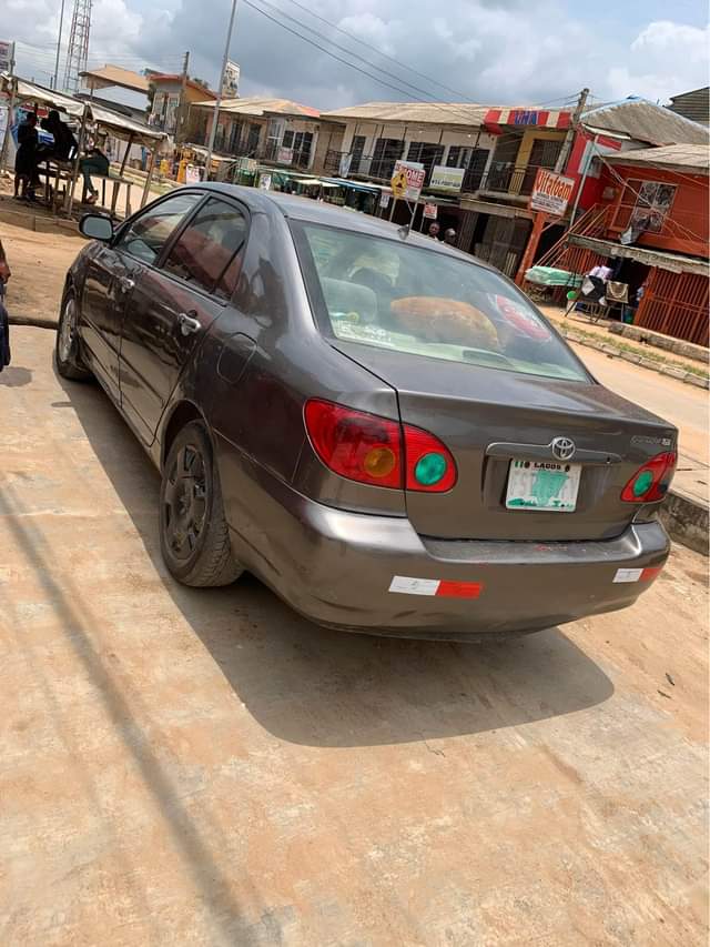 A picture of 2006 Toyota Corolla in good condition everything working perfectly