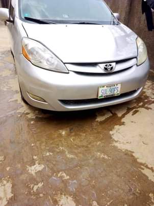 A picture of 2005 Toyota Sienna