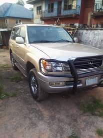 A picture of 2003 Lexus jeep LX470