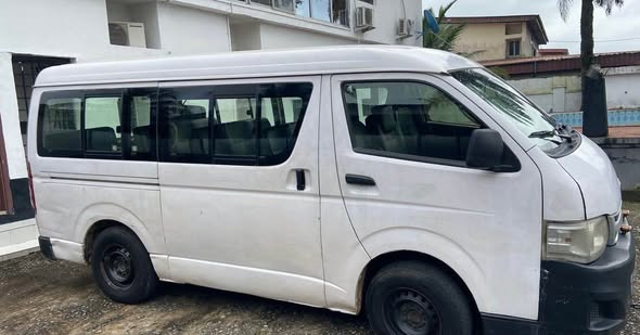 A picture of Toyota Hiace Hummer Bus