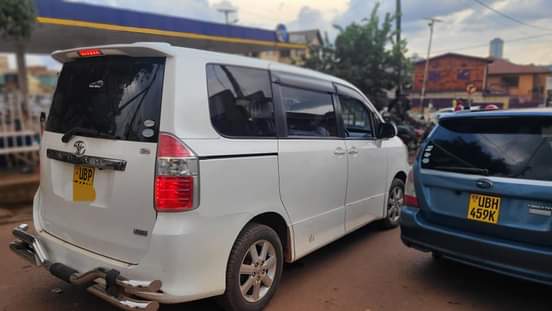 A picture of Toyota noah