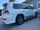 A picture of LAND CRUISER V8 0768578410