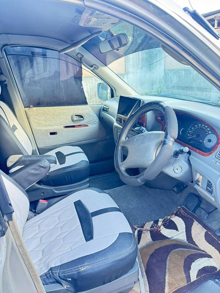 A picture of TOYOTA NOAH SR20 2000