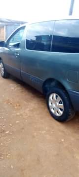 A picture of Toyota Sienna 2001