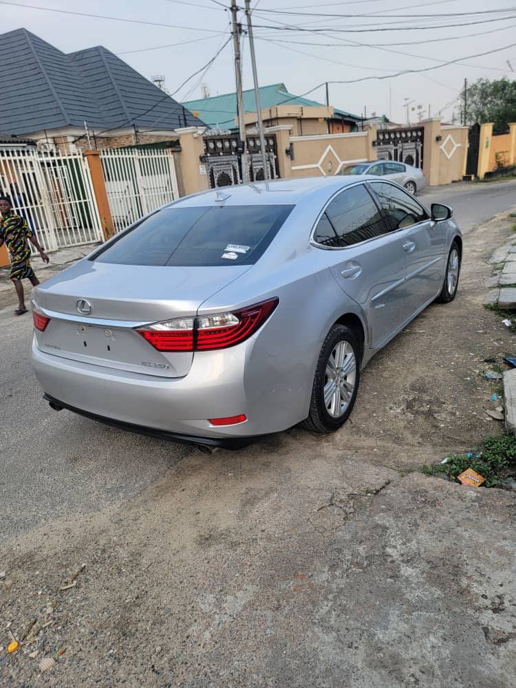 A picture of 2013 Lexus ES350