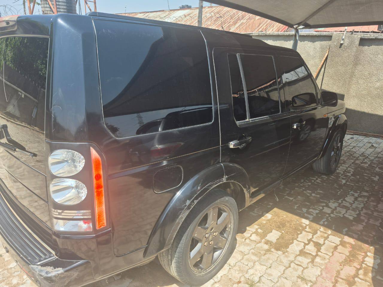 A picture of Distress Land Rover LR4 2010