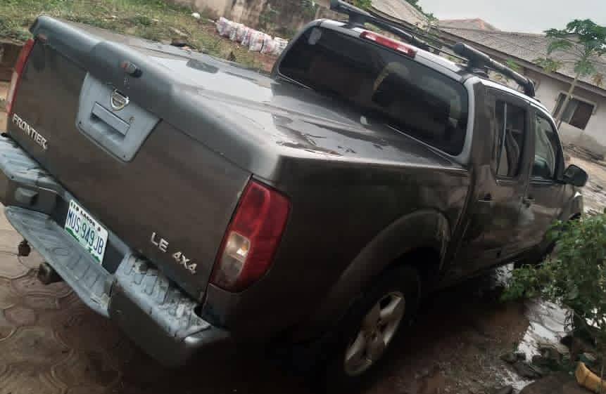 A picture of 08133920452 Nissan Frontier 2006 Painted Engine Gear and Ac are