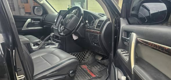 A picture of LAND CRUISER INUZWA