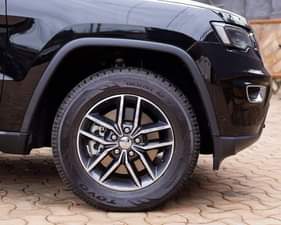 A picture of 220 million Jeep WhatsApp Call 0776 245142 