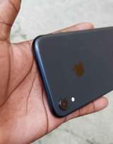 A picture of Iphone xr 128gb PRICE 399 000
