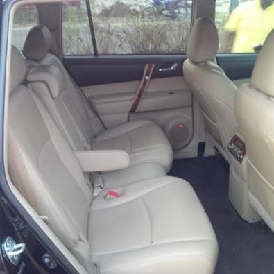 A picture of 2012 Model Toyota Highlander is going for 4 2M Call