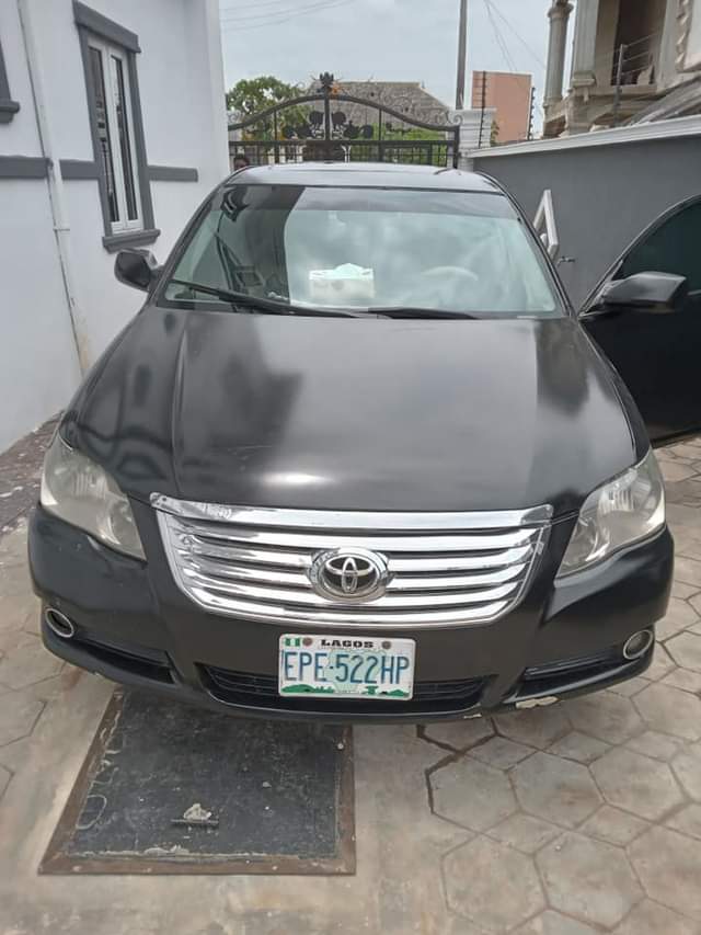 A picture of Toyota Avalon 2008
