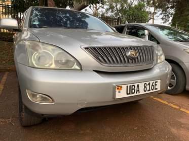 A picture of Toyota Harrier Model 2004 Engine 2 4cc Price 26M 0709788048