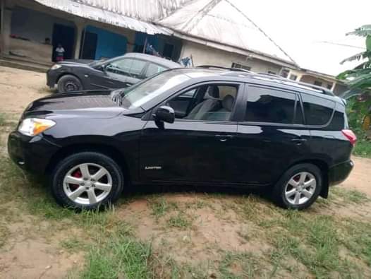 A picture of Toyota RAV4 2008 model Silent V4 Engine Smooth gear transmission