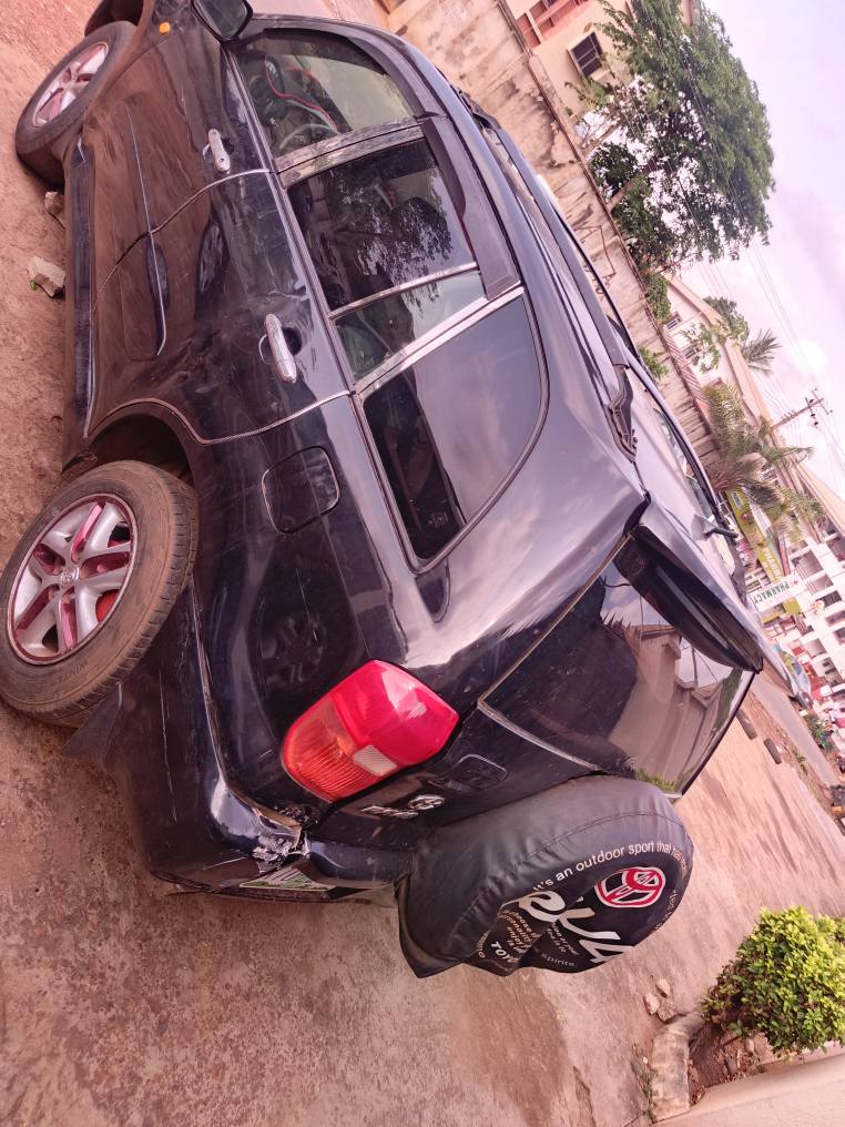 A picture of Toyota rav 4