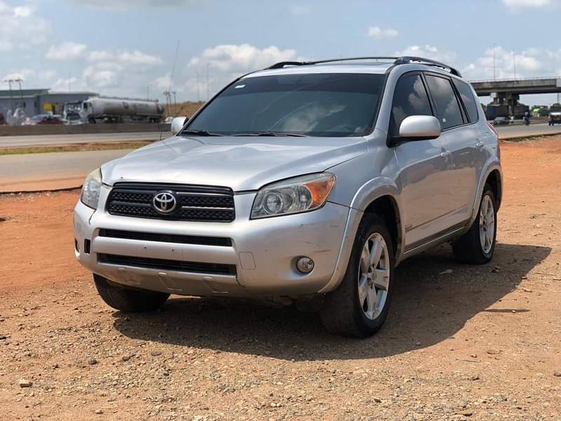 A picture of An Extremely Clean Toyota Rav4 2007 Model With Original Custom