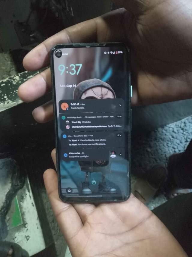A picture of Google pixel 04 used GB 128