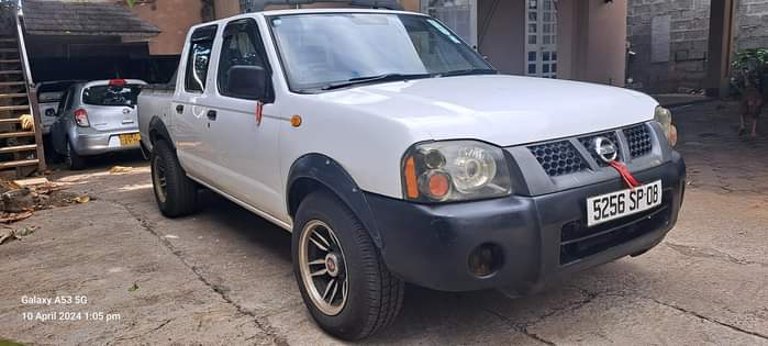 nissan navara