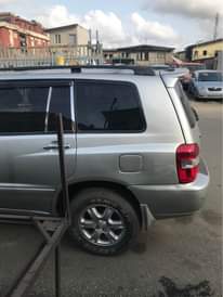 A picture of 2006 Toyota Highlander Buy and drive Ac chilling Engine sound