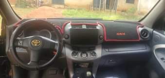 A picture of Toyota RVA 4 2009