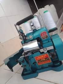 A picture of Nauza overlock na stuli yake 250 pas 25 bao la
