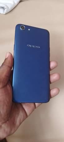 A picture of Oppo A83