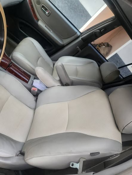 A picture of Super distress Toyota Highlander 2006 model Engine and gear is