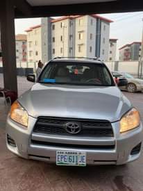 A picture of TOYOTA RAV4 2012
